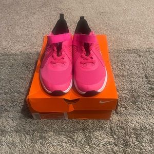 Nike Downshifter 10 size 2.5